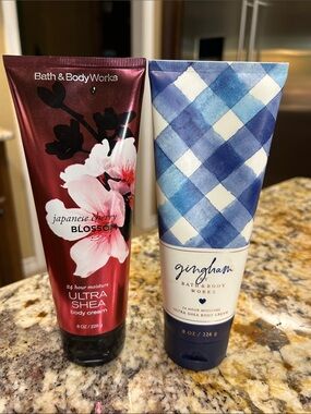 Bundle BBW new Japanese Cherry Blossom Body Cream and Gingham opened 🍒💙